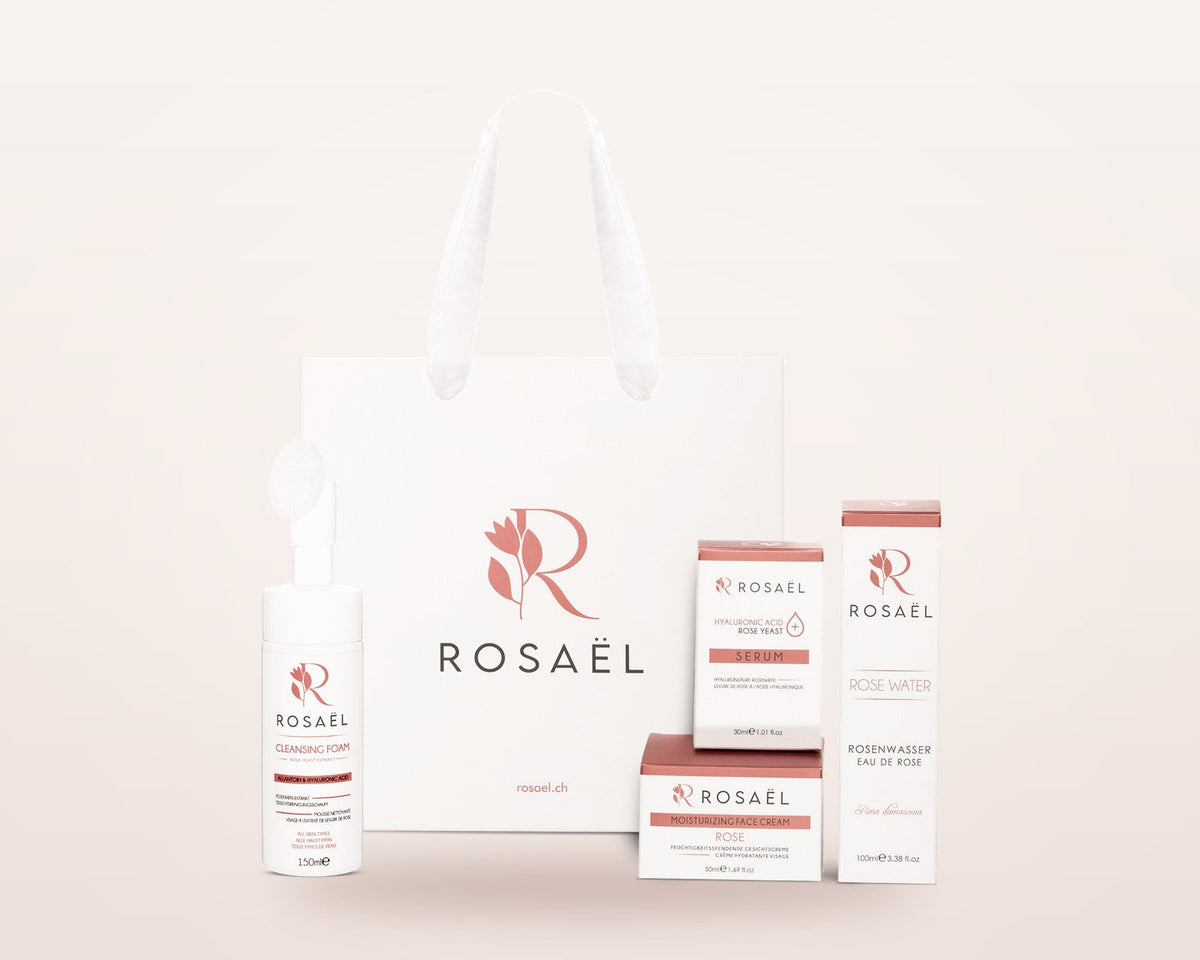 Rosaël Rosenritual mit Reinigungsschaum, Rosenwasser, Serum und Gesichtscreme mit Damaszener Rose vor der Rosaël Geschenktüte